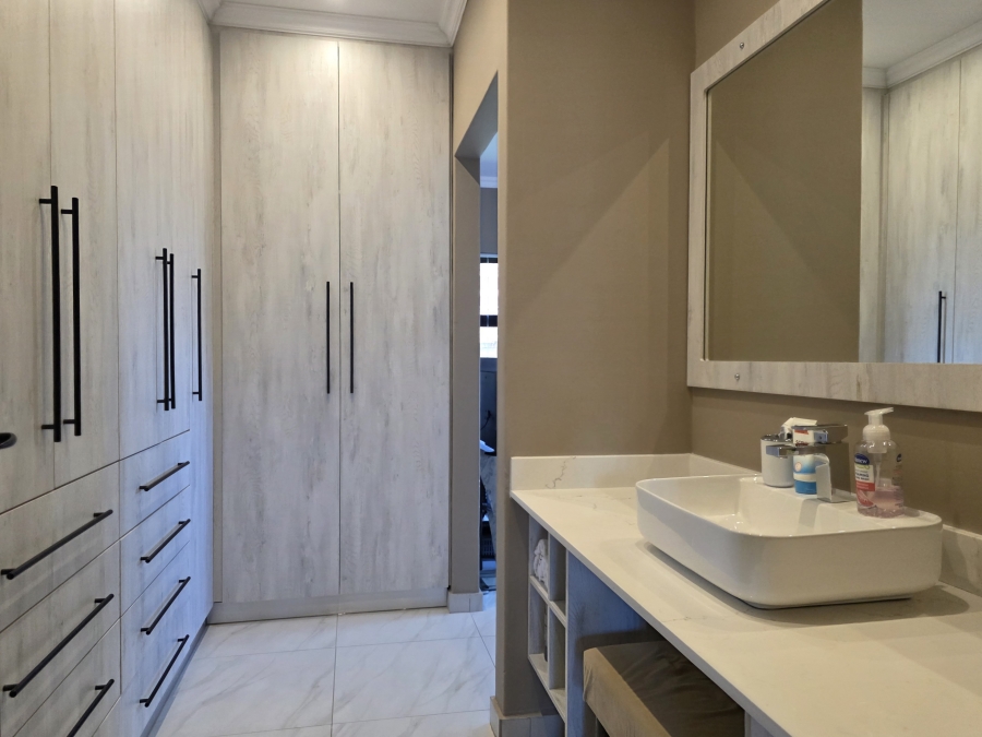 3 Bedroom Property for Sale in Wavecrest Eastern Cape